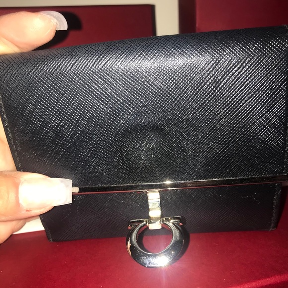 💯% Auth. Salvtore Ferragamo Black Leather Wallet - Picture 6 of 15